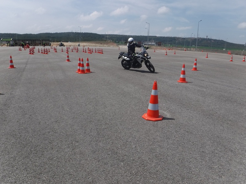 Eğitim Merkezi Müdürlüğümüzde 2025/1.Dönem Motosikletli Trafik Polis Timleri Temel Kullanıcı Eğitimi Düzenlenmiştir.